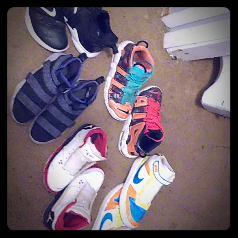 Basketball shoes